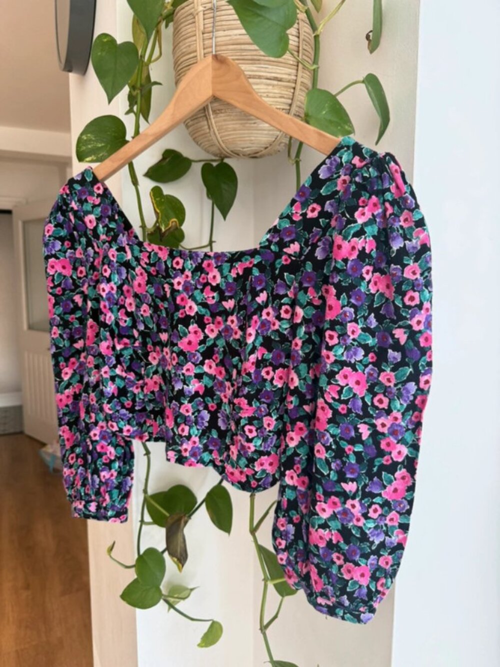 Zara Floral Puff Sleeve Crop Top Black Pink Purple Size S